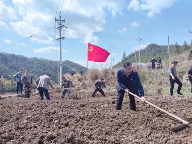 紅土坡村民委員會(huì)領(lǐng)導(dǎo)團(tuán)隊(duì)最新概況